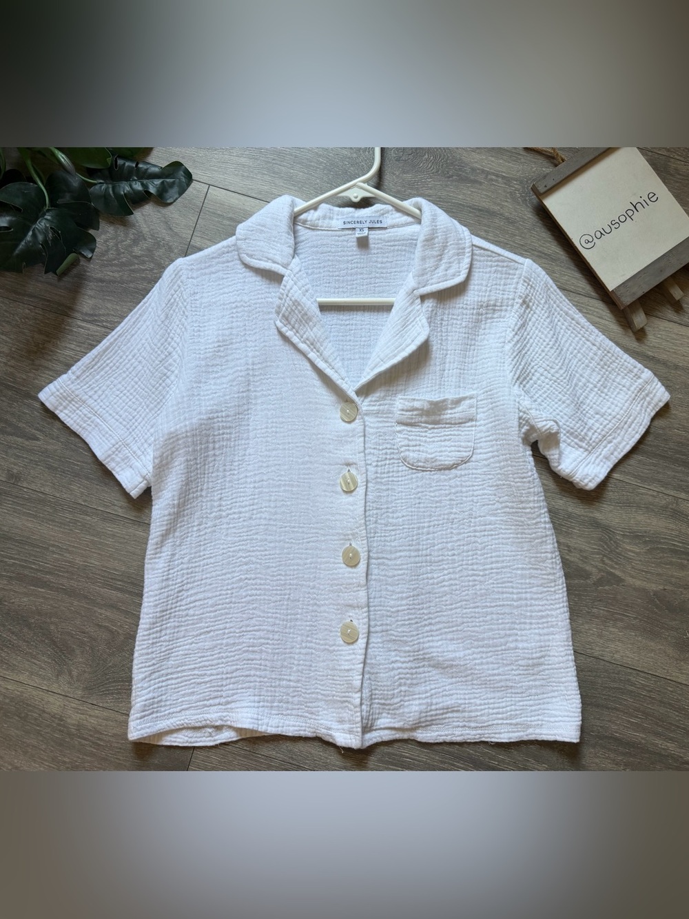 Sincerely Jules White Crinkle Cotton Gauze Short Sleeve Button Down Top. Size XS